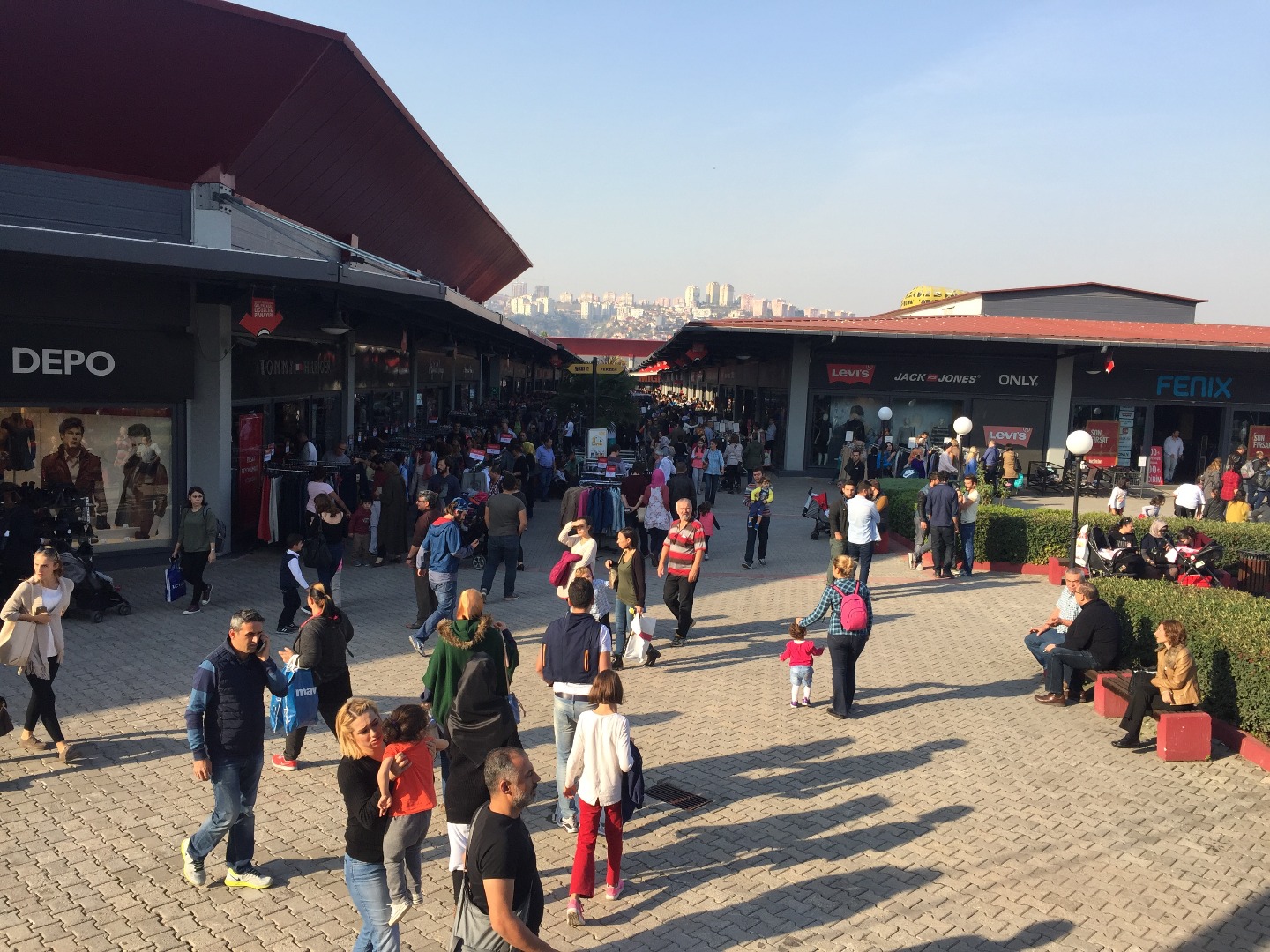 Outlet Center İzmit’te Geleneksel Ucuzluk Panayırı başladı