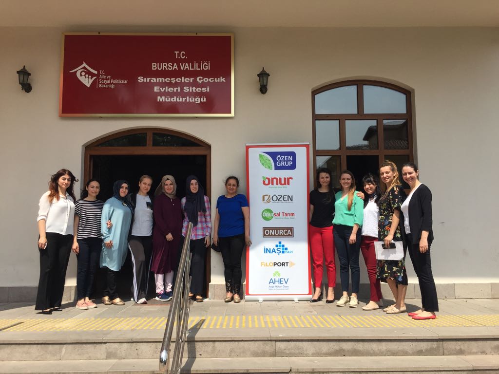Çocukların yüzleri Onur Market’le gülüyor