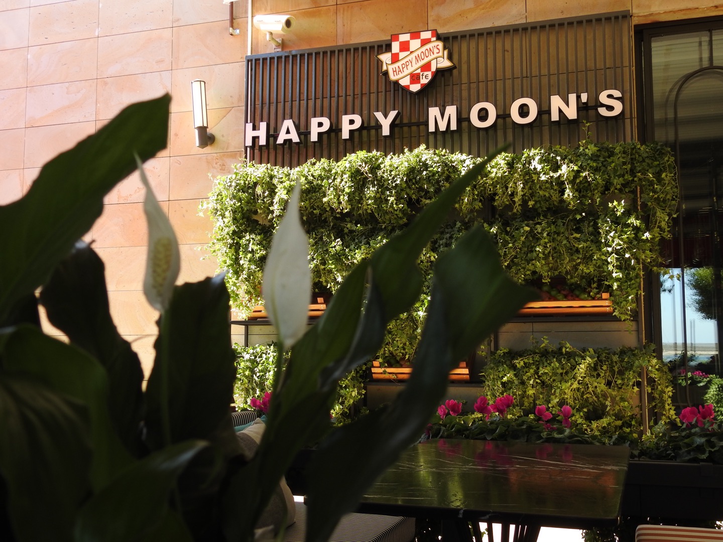 Sabiha Gökçen’in yeni lezzet durağı Happy Moon’s