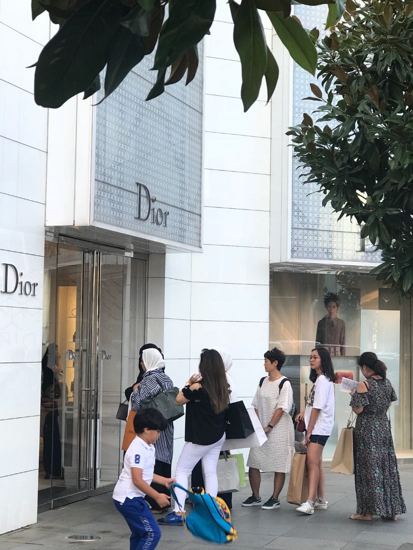 Turistler lüks markalar için İstinyePark’a akın ediyor