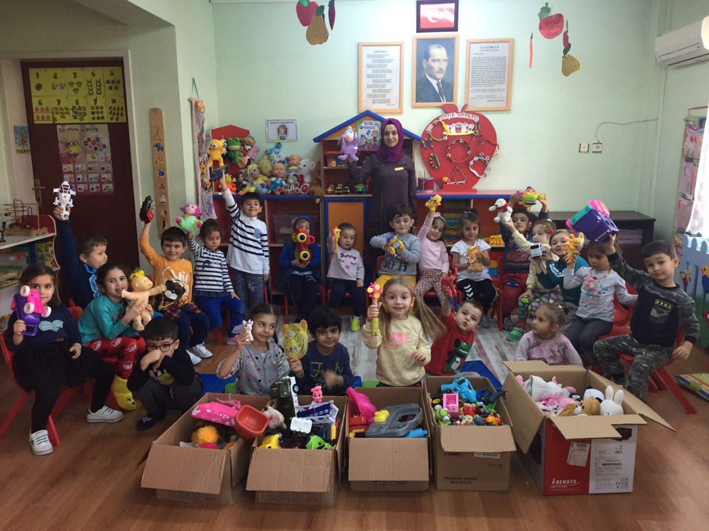 2 ünlü isimden Onur Market’in projesine destek