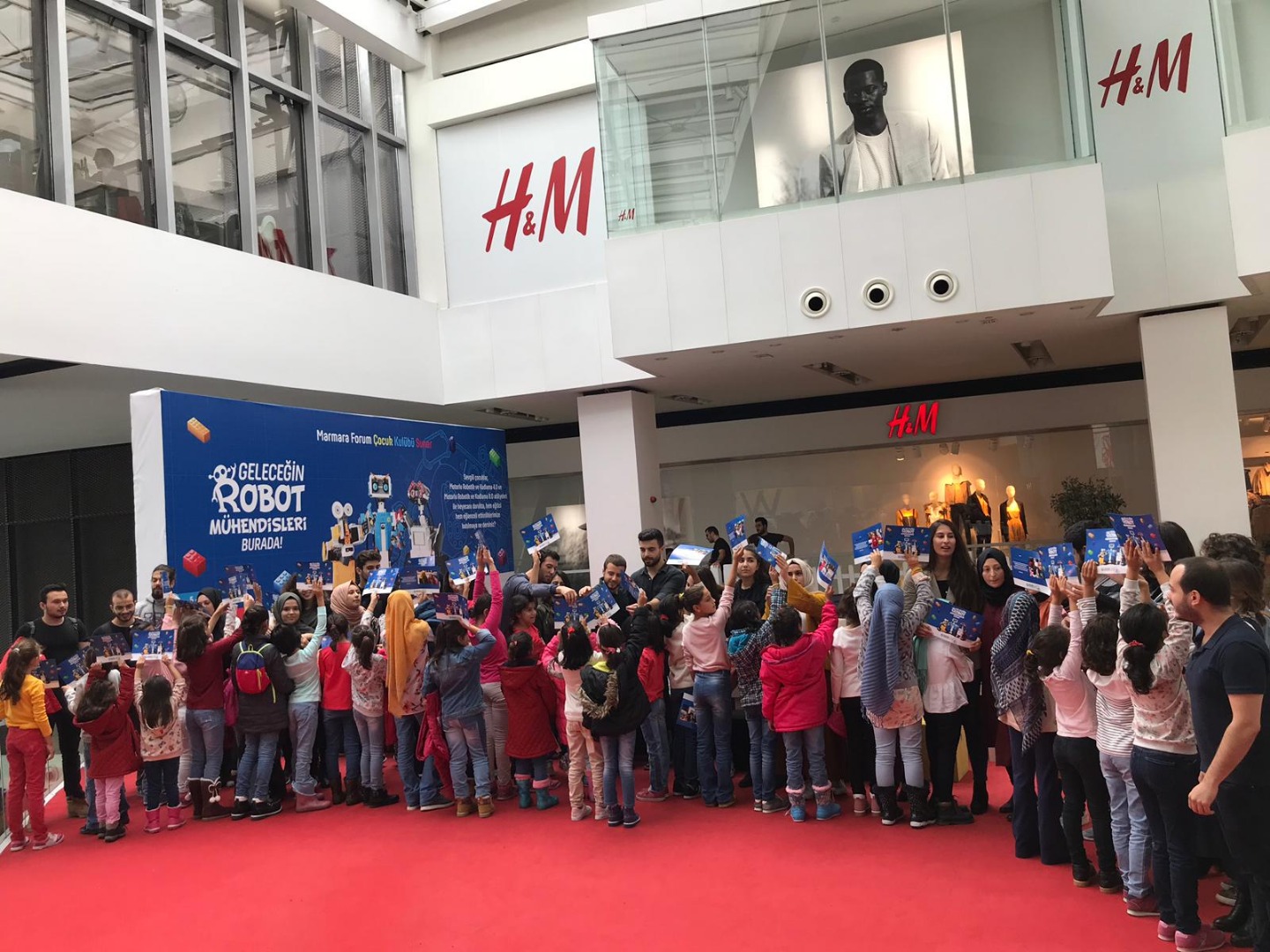 Minikler Marmara Forum’da “Mutlu 1 Gün” yaşadı