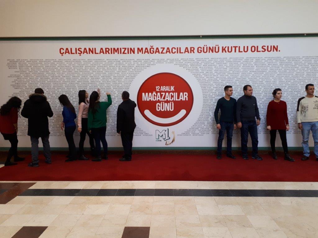 M1 Konya Mağazacılar Günü’nün çalışanlarıyla kutladı