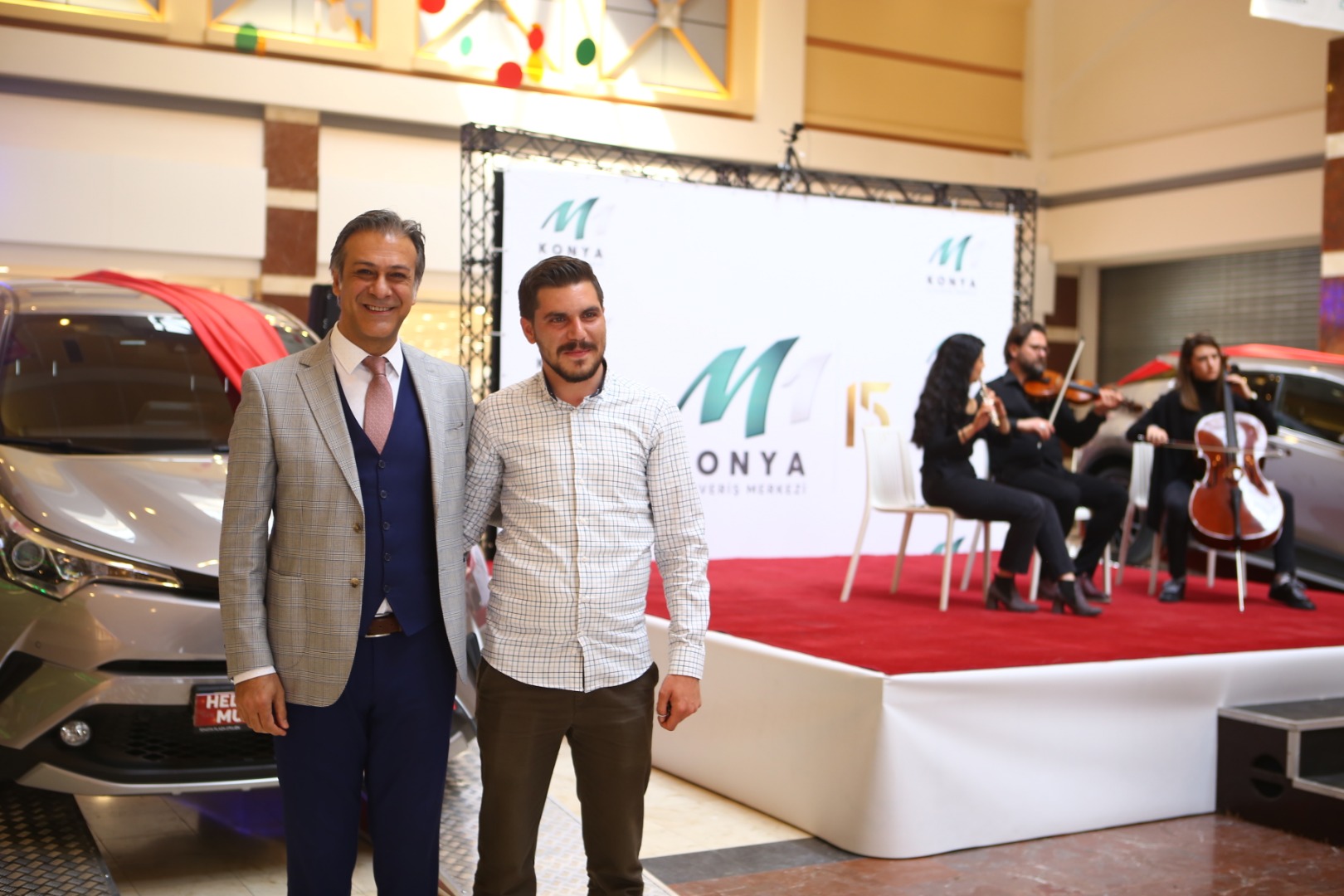 M1 Konya AVM 47 kişiye hediye dağıttı