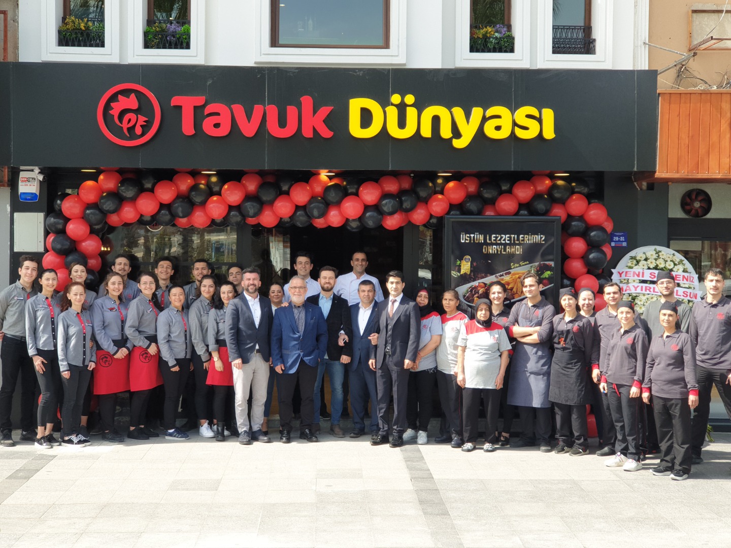 Tavuk Dünyası’nın 52’nci cadde mağazası Çanakkale’de