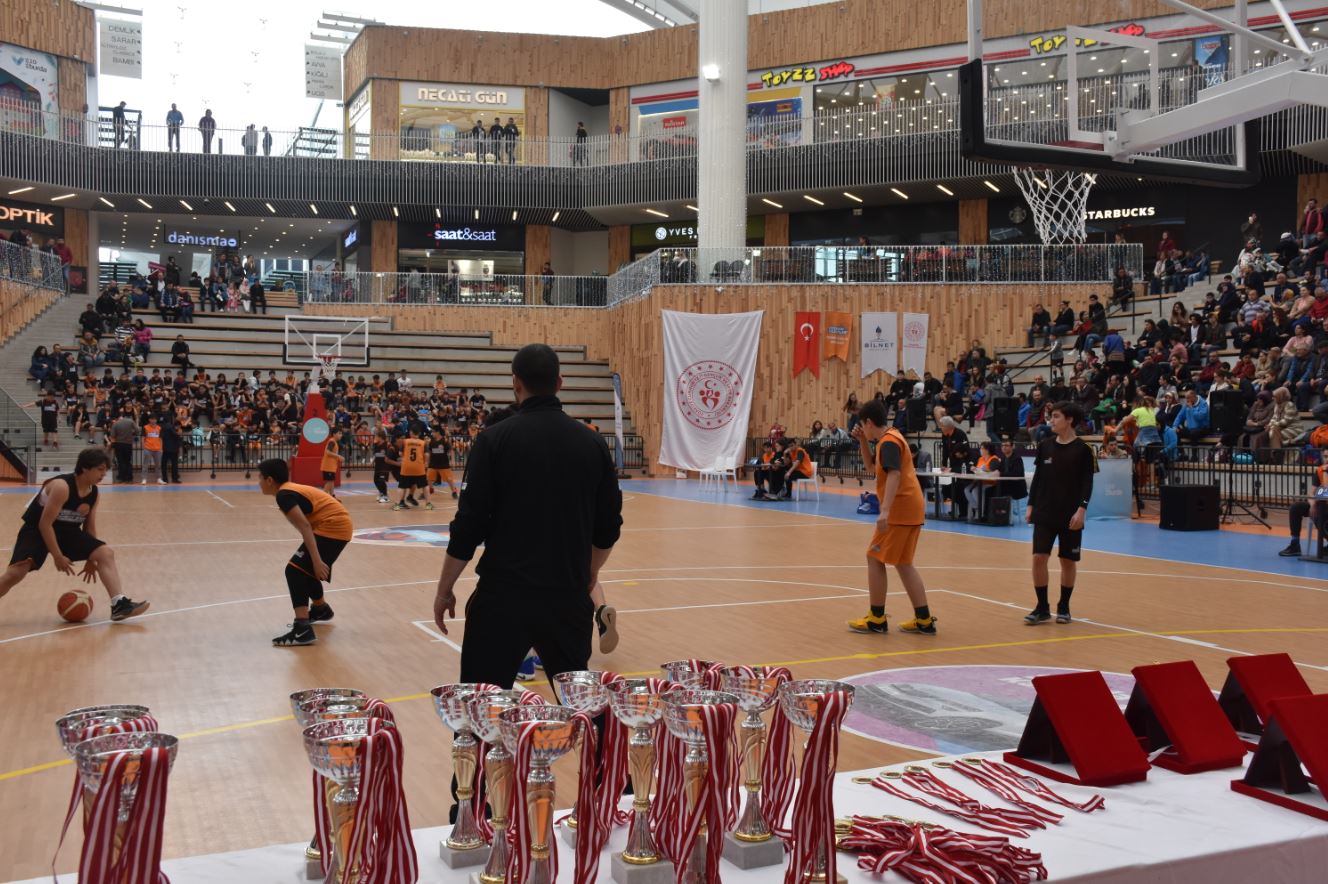 10 Burda’da "Sokak Basketbolu Heyecanı" yaşandı