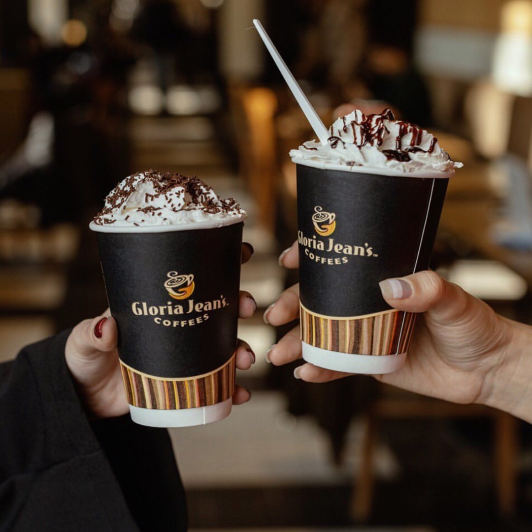 Gloria Jeans’te kahveniz yoldayken hazır
