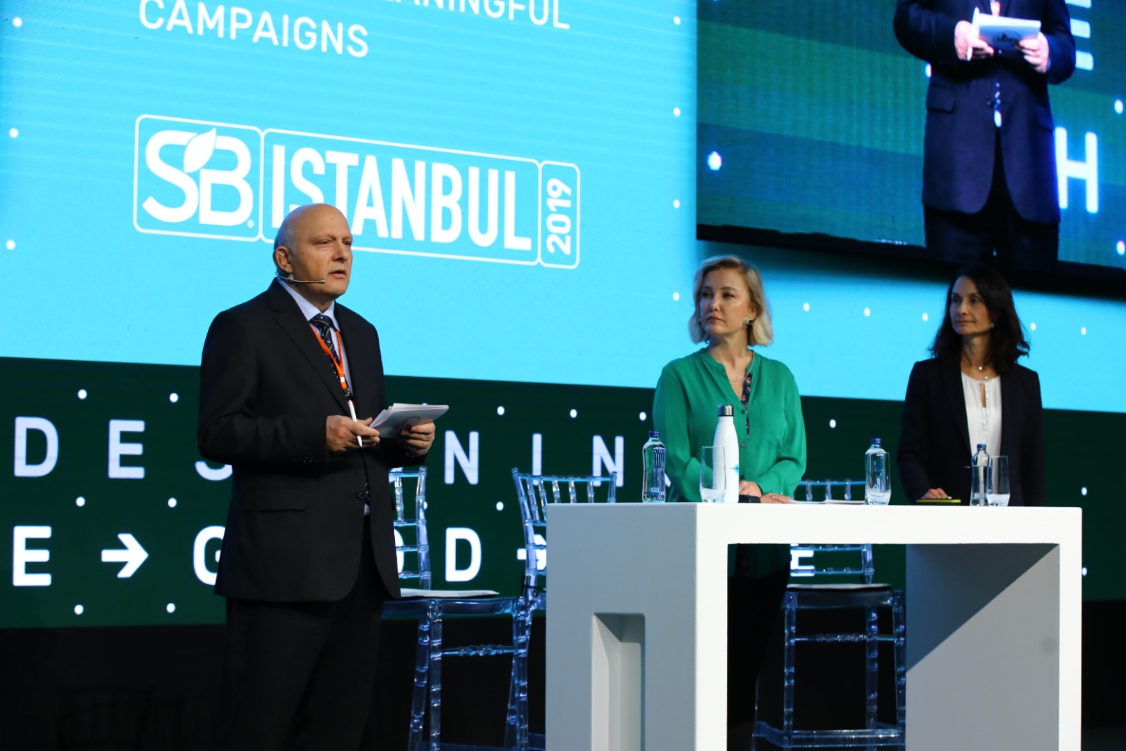 “Dünyada yolcu değil, mürettebat olmalıyız”