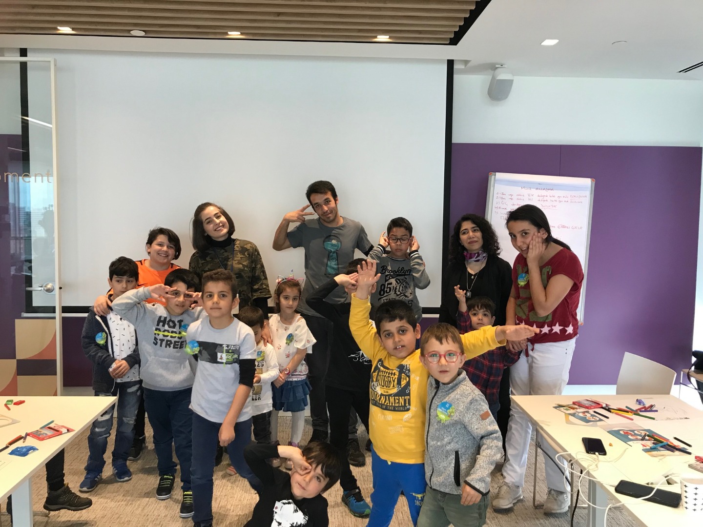 Lila çalışanları 23 Nisan’da çocuklar gibi eğlendi