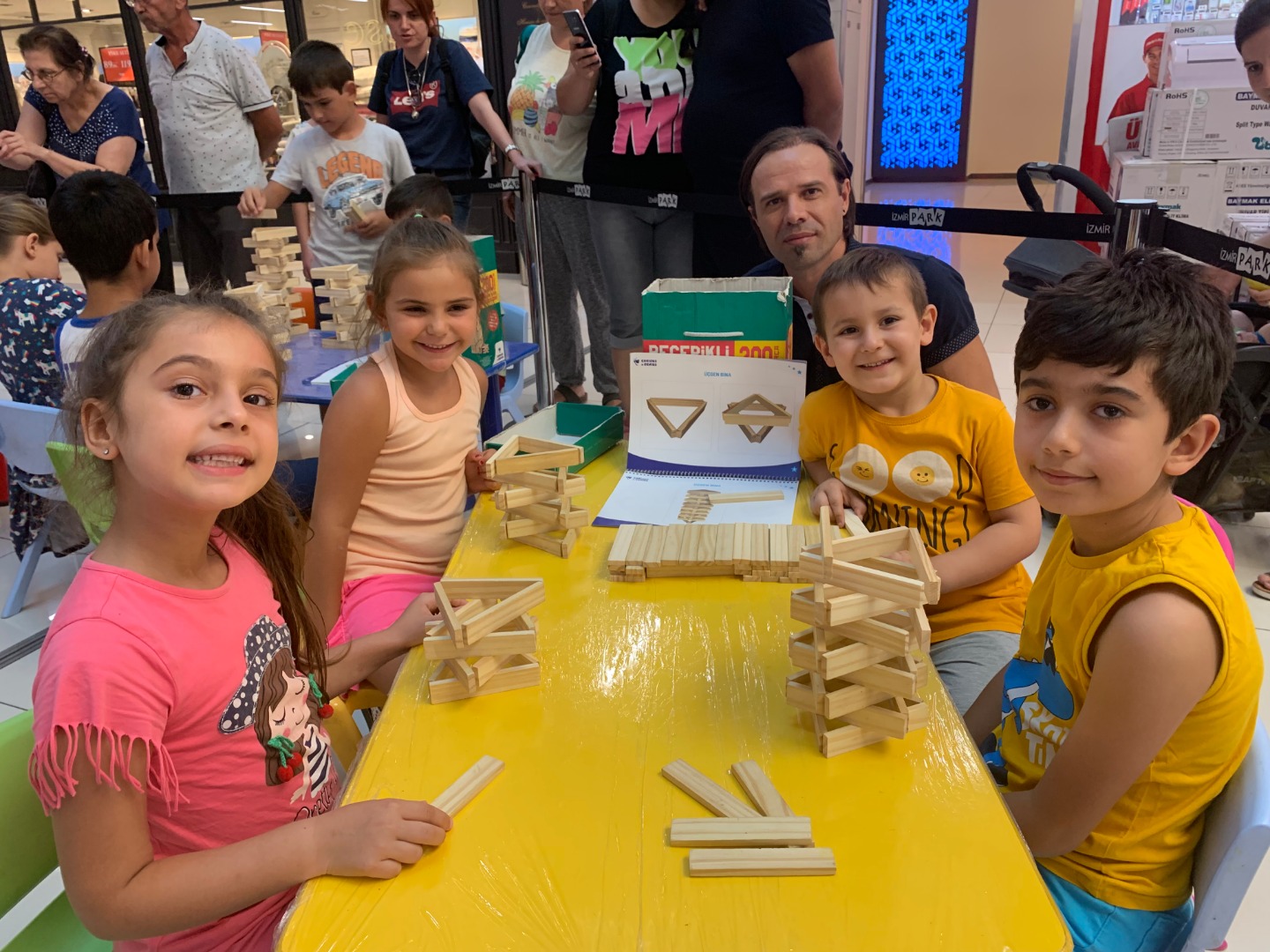 Minikler haftasonunu İzmir Park’ta öğrenerek geçirdi
