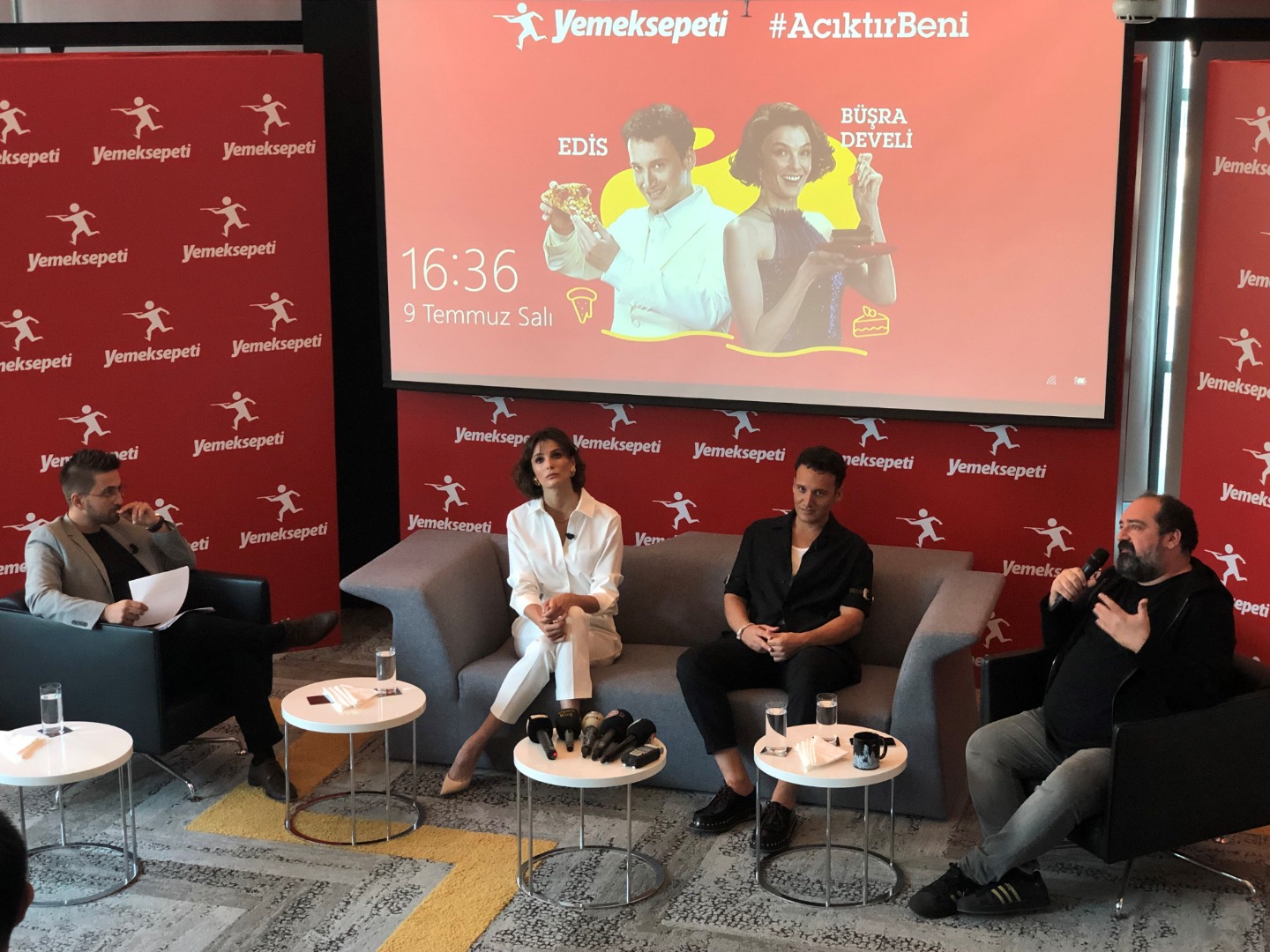 Yemeksepeti siparişlerini ünlüler teslim edecek