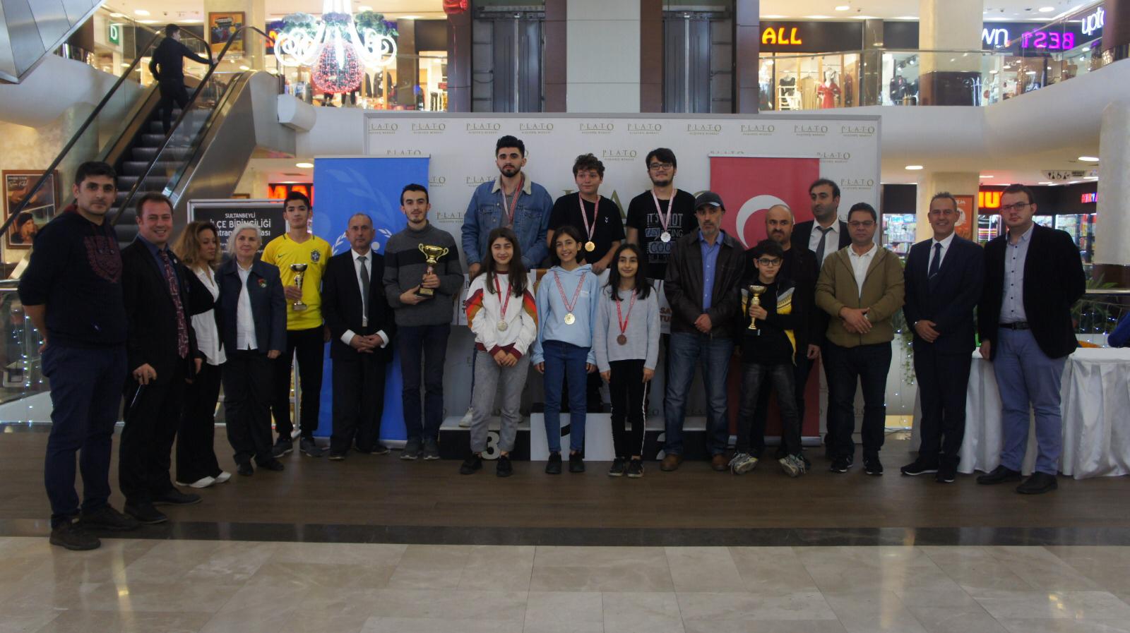 Sultanbeyli satranç turnuvası Plato AVM 'de