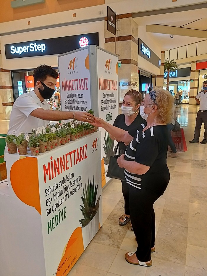 M1 Adana’dan büyüklerimize ‘minnettarız’ hediyesi