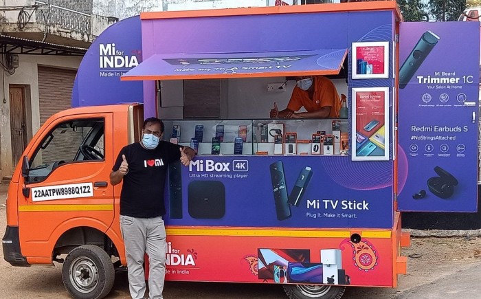 Xiaomi, Hindistan’da seyyar satıcılığa başladı