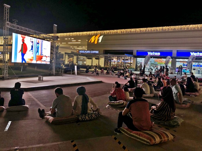 M1 Adana’da yıldızların altında sinema keyfi