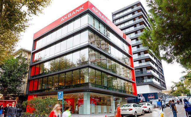 Akbank'tan İzmir'de depremden etkilenenlere faizsiz 3 ay erteleme