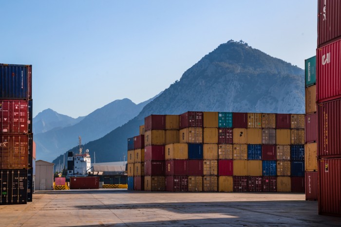 Antalya Limanı 140 milyon dolar karşılığında Katarlı QTerminals WLL'ye satıldı