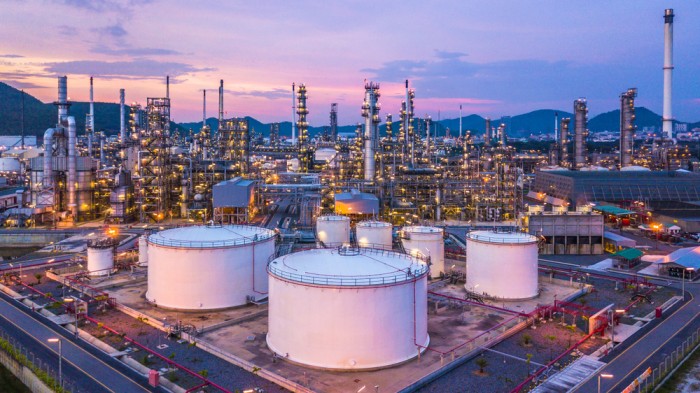 ABD’de üretimin azalmasıyla petrol fiyatları yükseldi