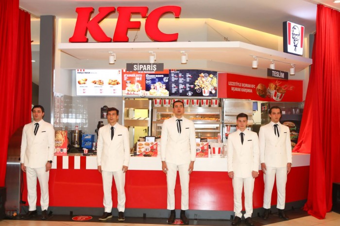 KFC İstinyePark restoranı lezzet korosu eşliğinde açıldı