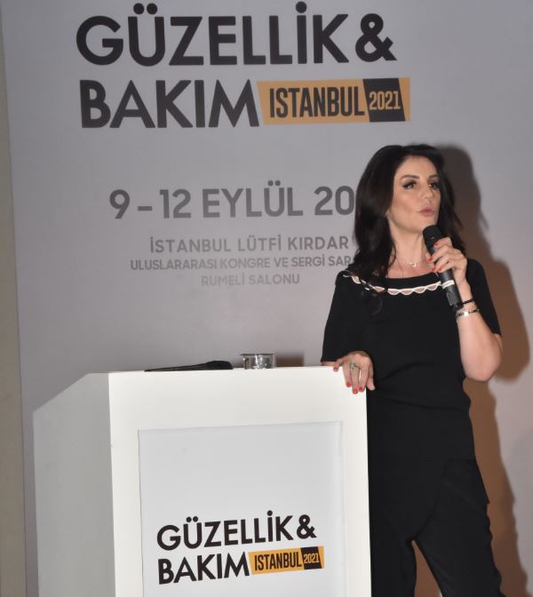 Banu Noyan’ın ilk kitabı “Biraz Söz Dinle” raflarda