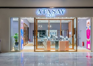 Yatırımlarına hız veren Atasay, Paris’te ilk mağazasını açtı