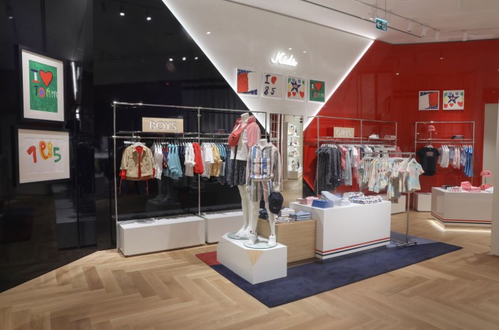 Tommy Hilfiger Zorlu Center’daki mağazasının kapılarını yenilenen yüzüyle açtı