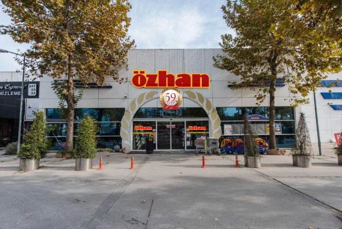 Özhan manav şenliğinde dev indirimler Karpuzun kg fiyatı 2,95TL