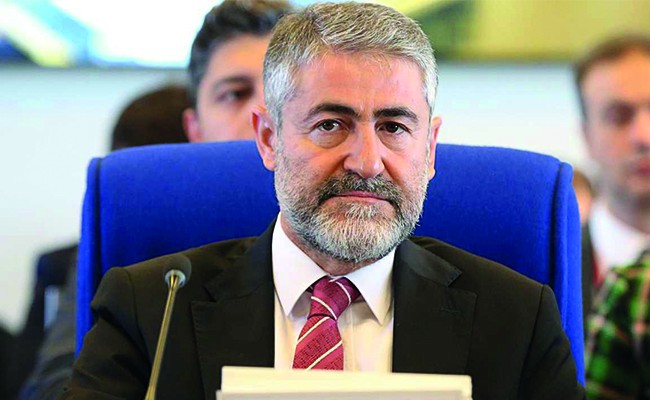 Nebati, "Biz piyasada ne oluyor ne bitiyor her şeyin farkındayız. Dövizle işiniz yok, TL ile iş yapın diyoruz"