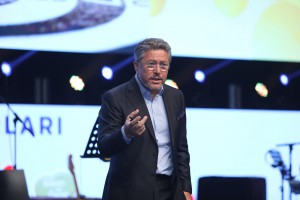 Cem Rodoslu YZB Sahnesinde  Yeni Nesil Perakende Stratejilerini Paylaştı