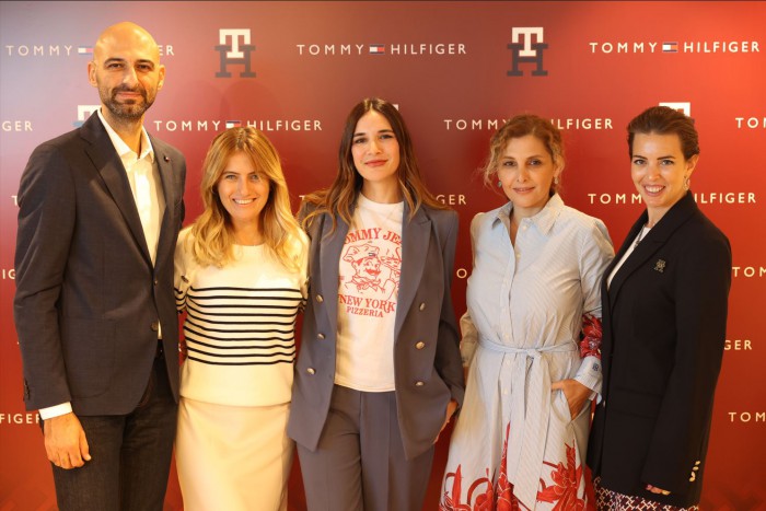 Tommy Hilfiger 2022 sonbahar koleksiyonu’nu tanıttı