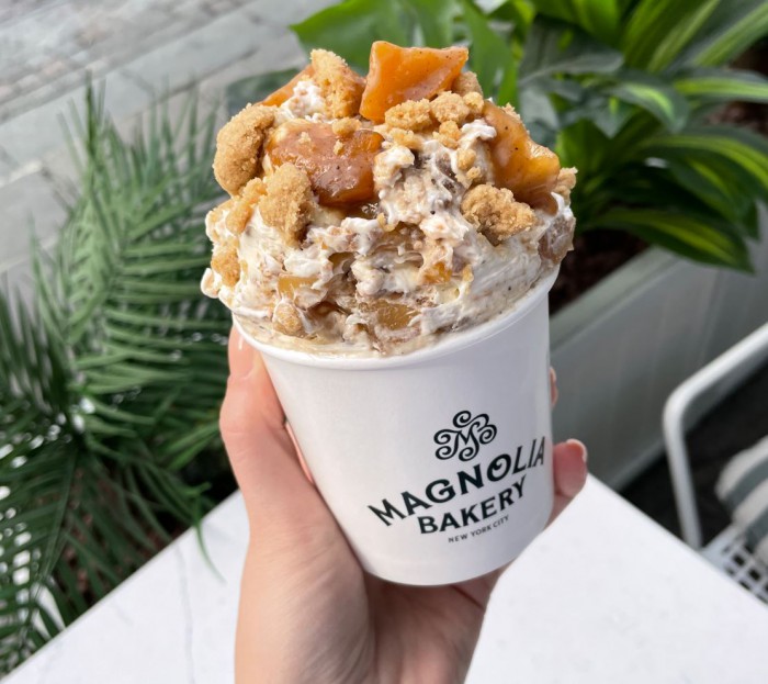 Sonbaharı Magnolia Bakery özel lezzeti apple crisp pudding ile taçlandırın