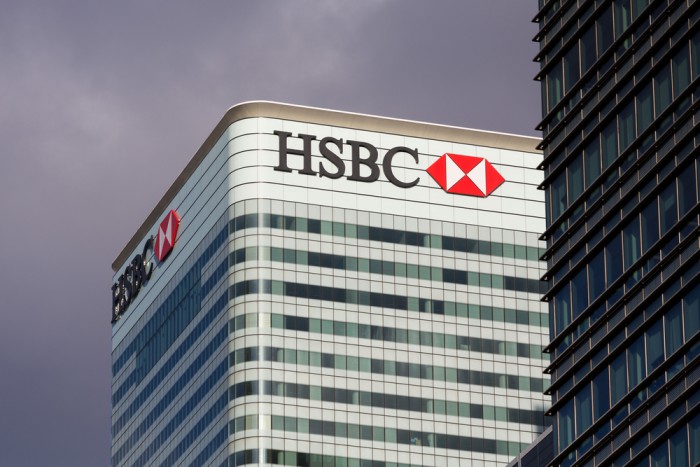 HSBC 200 yöneticisini işten çıkarıyor