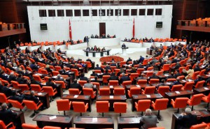 Sözleşmeliye kadro düzenlemesi TBMM Genel Kurulunda kabul edilerek yasalaştı