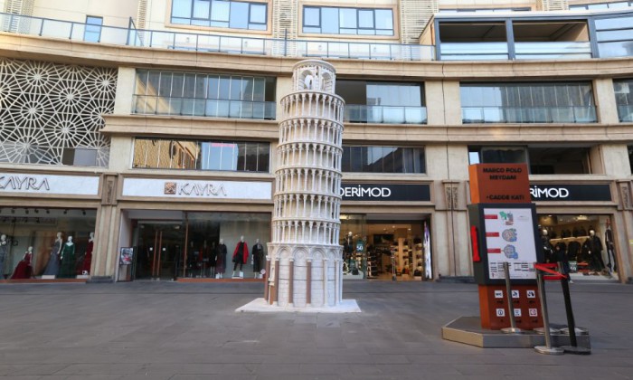 İtalya’nın simgesi Pisa Kulesi Venezia Outlet AVM’de