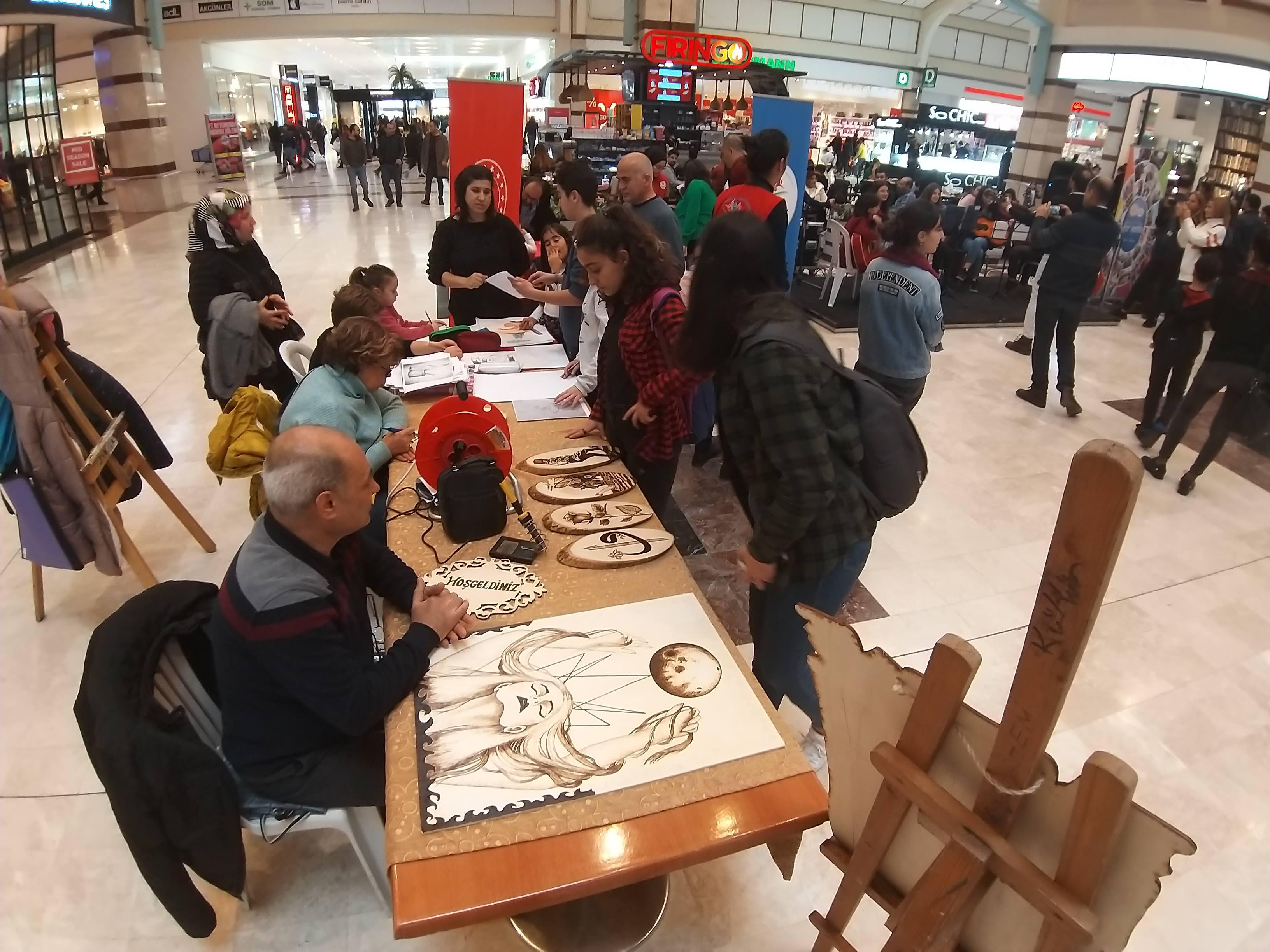 M1 Adana AVM’de "Sosyal Medyadan Sosyal Meydana"