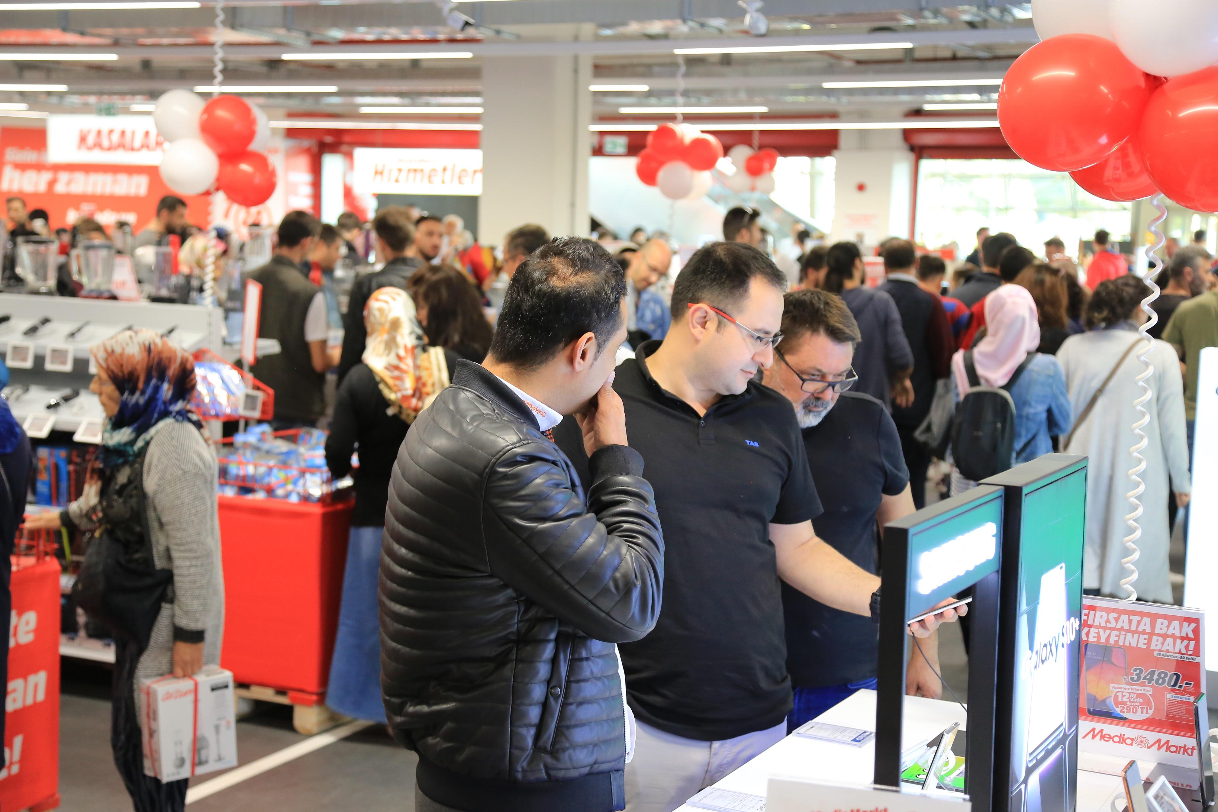 Okullar kapanıyor MediaMarkt’ta indirimler başlıyor